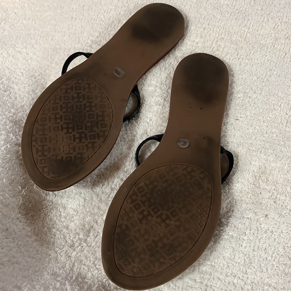 Tory Burch Logo Black Flip Flop Sandals - Picture 4 of 5